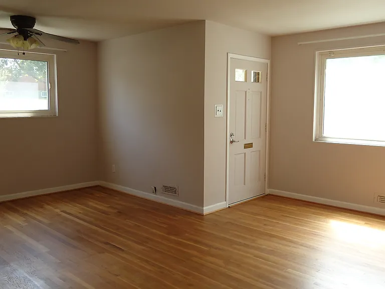 1400 Thornden Rd — Photo 6