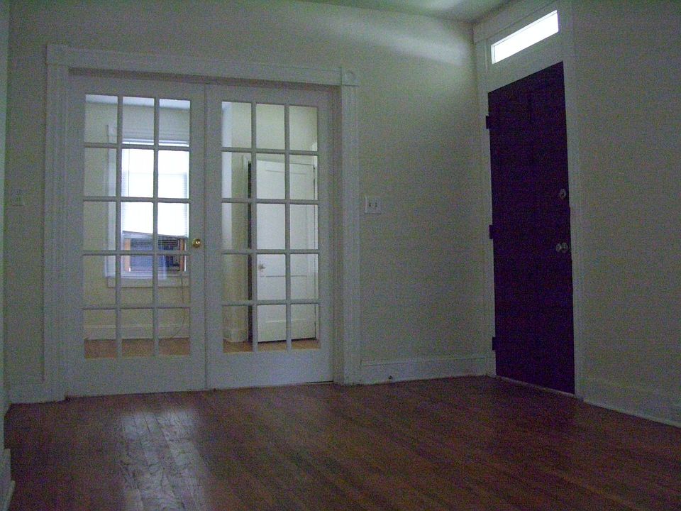 Family Rm - Front Dr