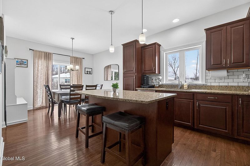 5th image of 20 Stonebridge Drive