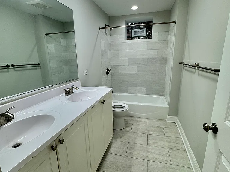 5506 N Glenwood Ave #G — Photo 16