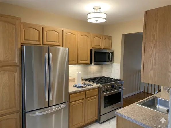 4216 E Tremont Avenue, Bronx, NY 10465