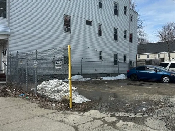 267-269 Water St, Lawrence, MA 01841