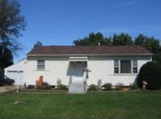 2304 Flint Hills Dr, Burlington, IA 52601