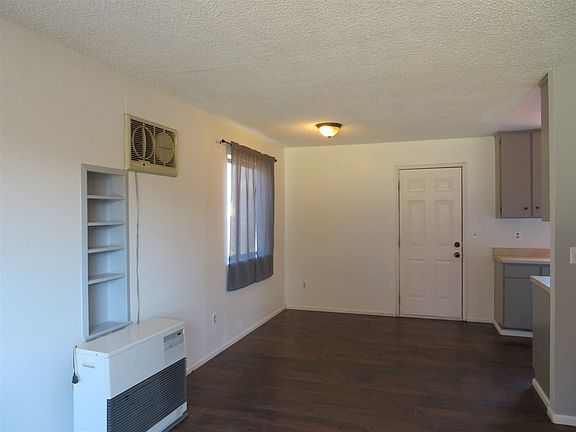 5th image of 105 E Buell St