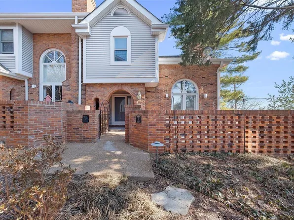 5 Country Club Ter, Saint Louis, MO 63122