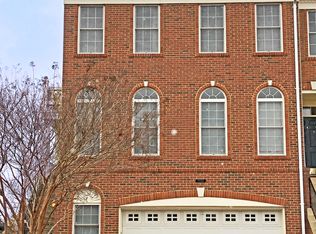 25312 McIntyre Sq, Chantilly, VA 20152