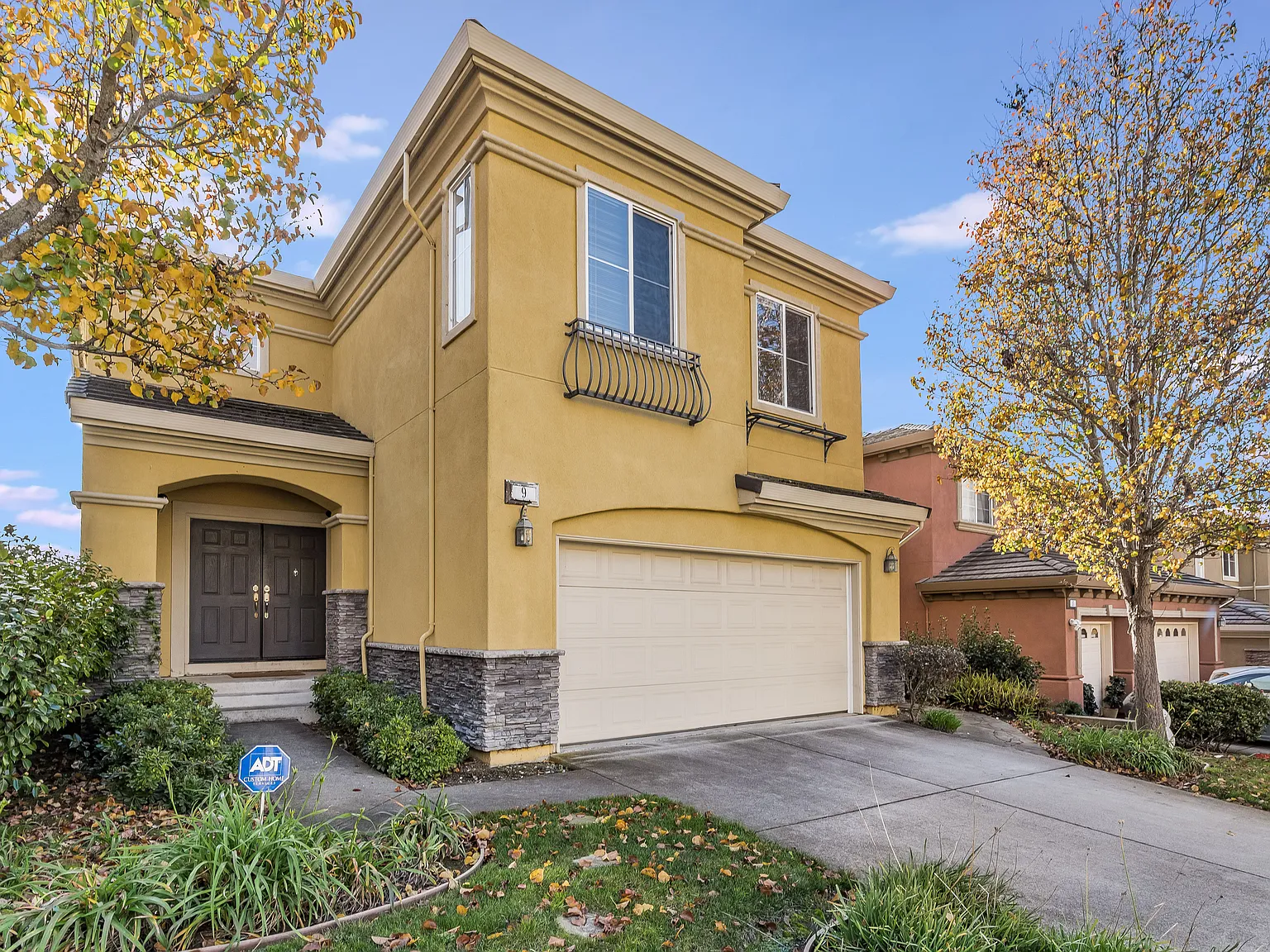 4 bed, 3.5 bath, 2780 sqft, $6,900 — Photo 2