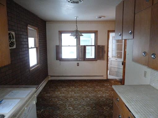 3rd image of 300 Bedal St