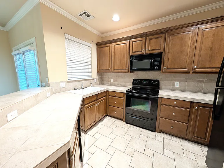 17115 Cedar Dr — Photo 8