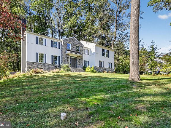 2nd image of 227 Autumn Dr