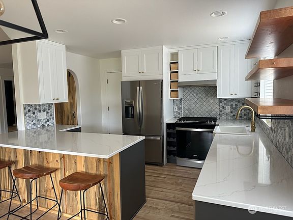 2nd image of 4747 Bayshore Drive