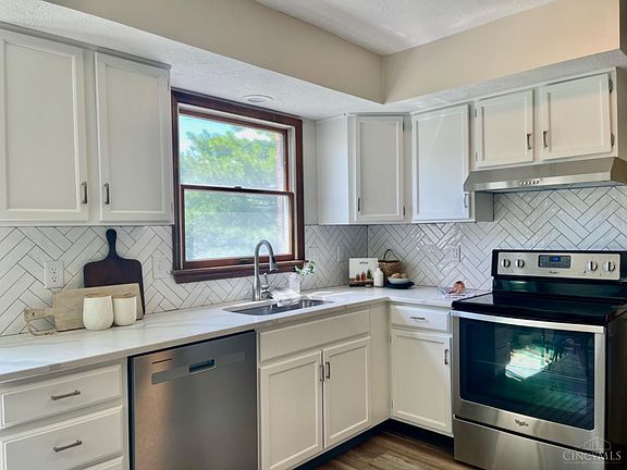 3rd image of 7585 Newkirk Dr