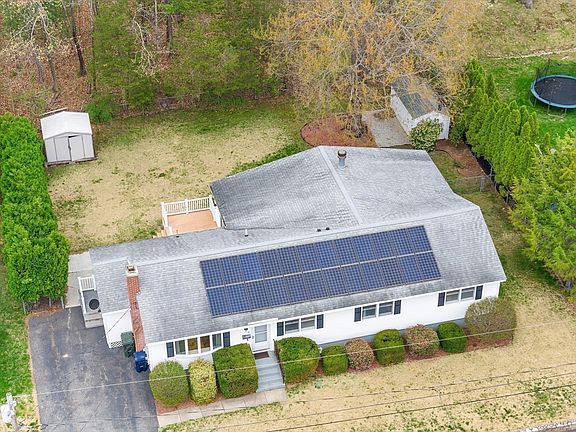 3rd image of 12 Helen Dr