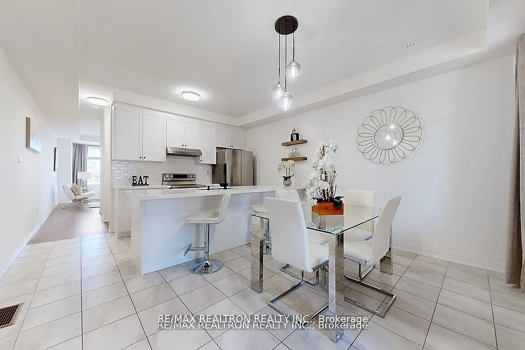 4 bed, $3,188 — Photo 2