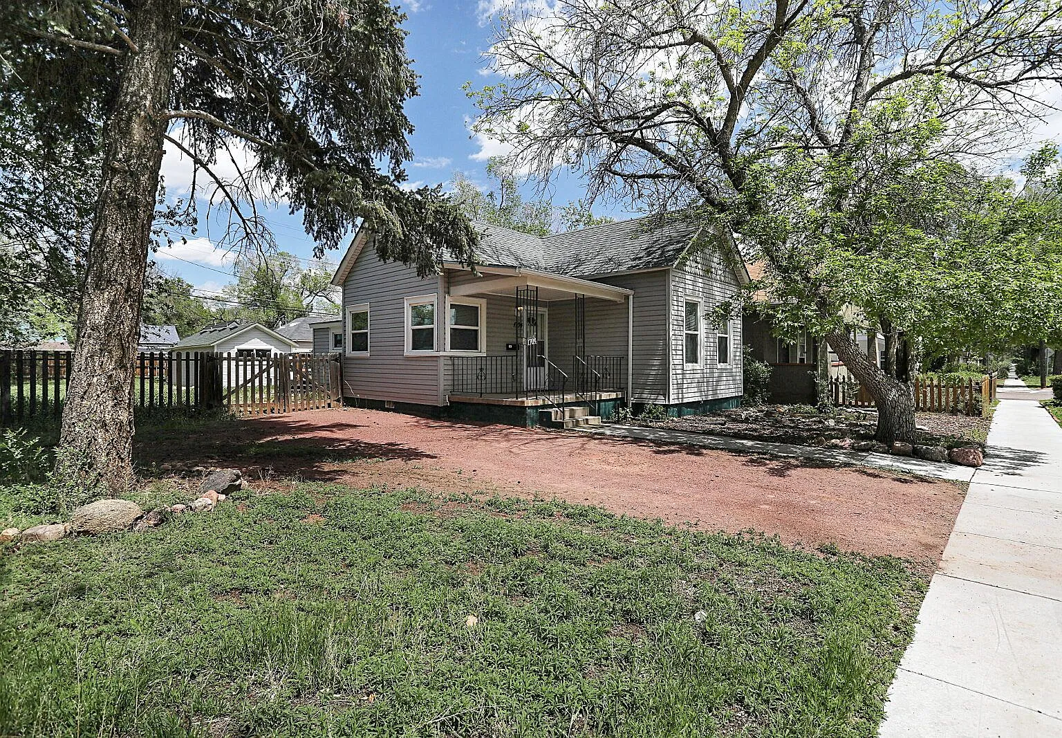 2 bed, 1.0 bath, 912 sqft, $1,650 — Photo 2
