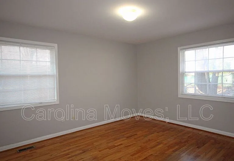 16 Ashwood Ave — Photo 12