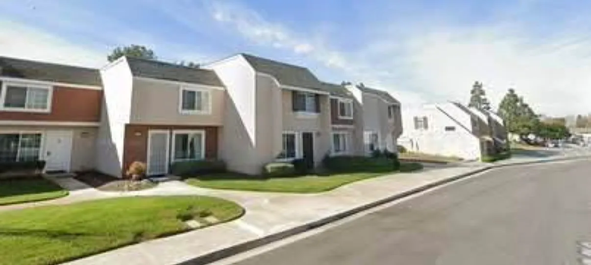 3 bed, 1.5 bath, 1121 sqft, $3,750 — Photo 1