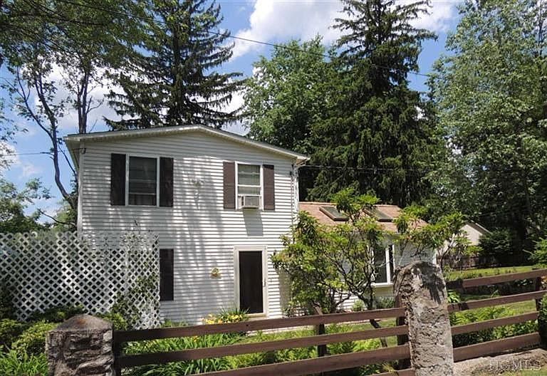1st image of 305 Willow Dr