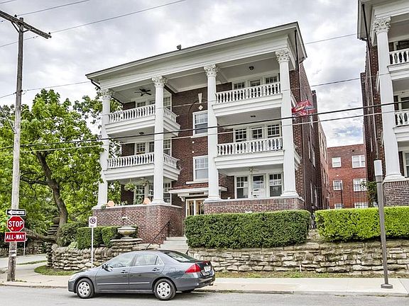 3rd image of 321 E 43rd St APT 2E