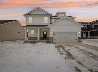 2074 Dabate Dr, Howell, MI 48843