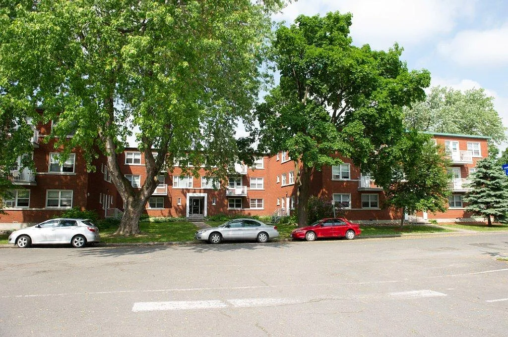 Village Millcraft Apartments — Photo 3