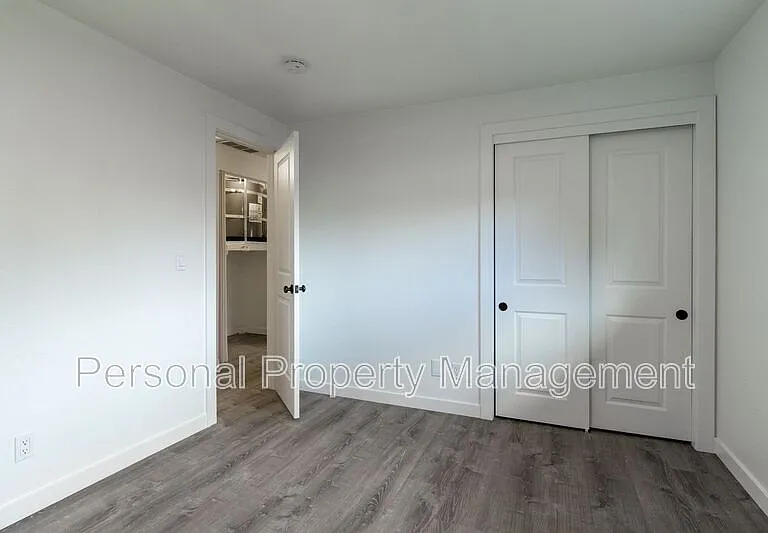4325 E 17th St #1 — Photo 8
