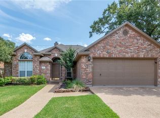 402 Heather Ln, College Station, TX 77845