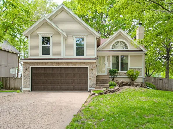 1207 N Anne Shirley Dr, Olathe, KS 66061