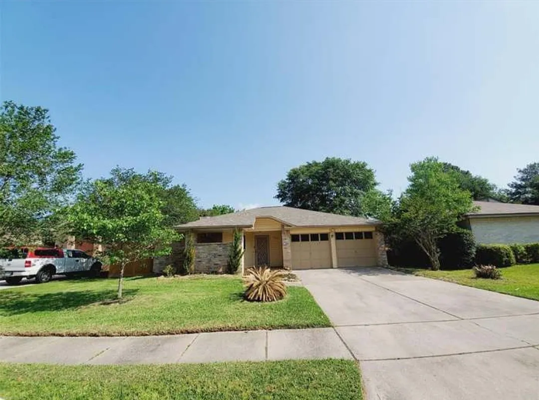 3 bed, 1311 sqft, $1,800 — Photo 1