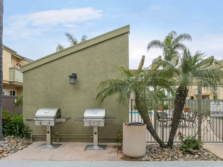 5252 Balboa Arms Dr #289 — Photo 17