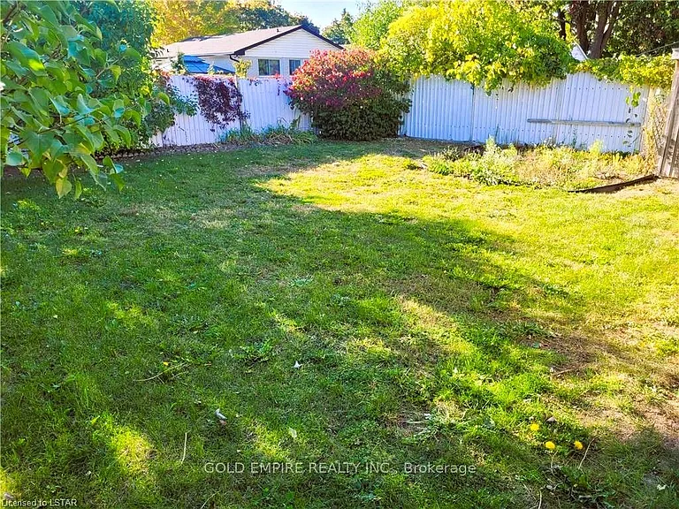 107 Harding Cres — Photo 26