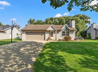 4150 E Barton Rd, Oak Creek, WI 53154