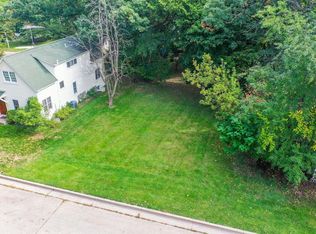 4 Oakwood St, Williams Bay, WI 53191