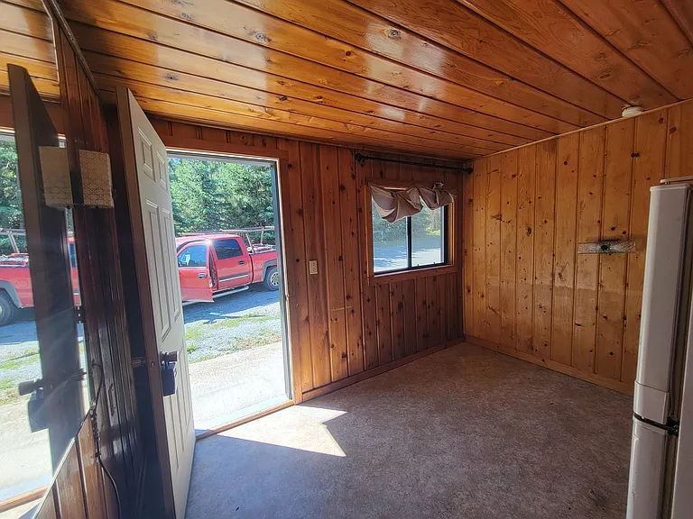 Lakeview Apartments — Photo 6