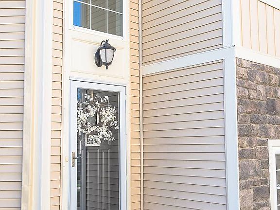3rd image of 17 Ordelia Ln
