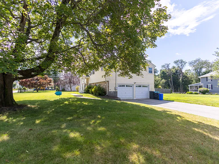 219 Prospect St — Photo 25