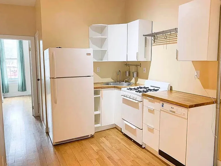 106 Huron St #2R — Photo 1