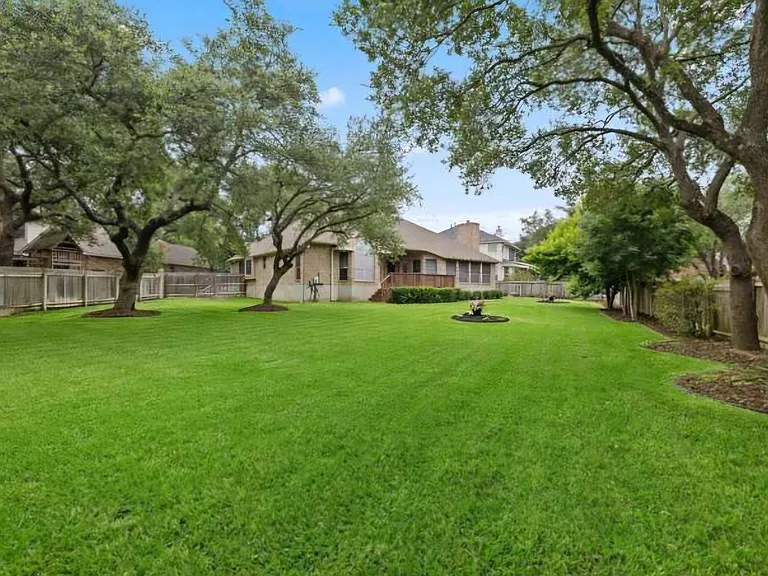 2913 Victoria Cv — Photo 31