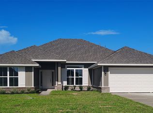 5 Keystone Ct, Angleton, TX 77515