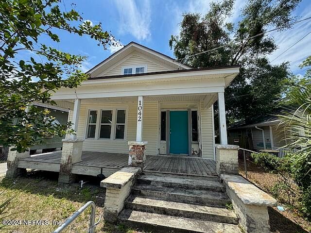 1st image of 1042 E 10TH Street