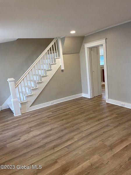 3rd image of 8 Hudson Ct. Court