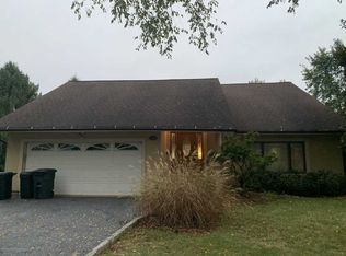 1 Hillcrest Rd, Manalapan, NJ 07726