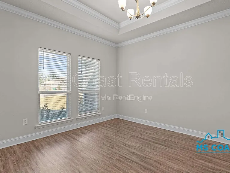 8712 Park Ridge Ct — Photo 6