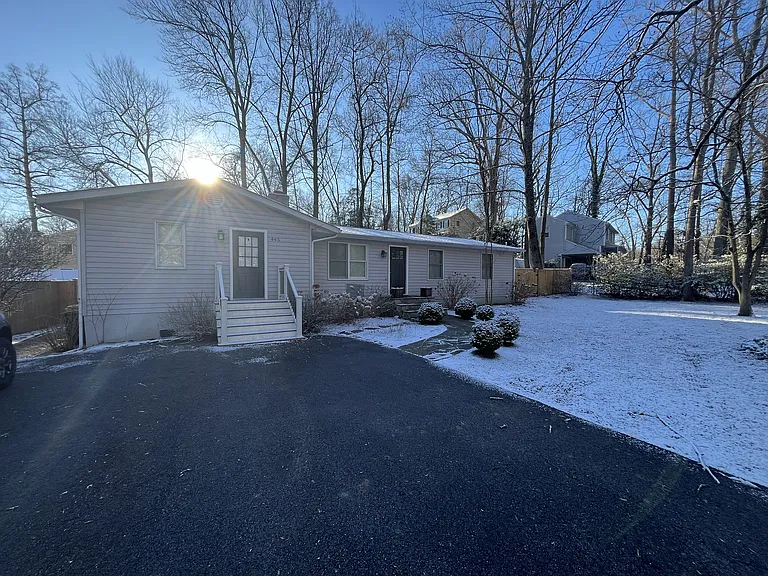 445 Herald Harbor Rd — Photo 1