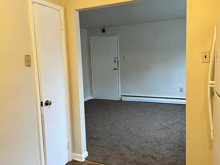 Castlewood Apartments — Photo 9