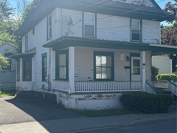 3rd image of 21 Maple St