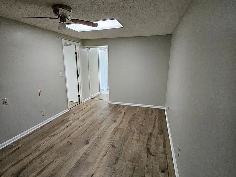 1044 N Eskew Rd — Photo 3
