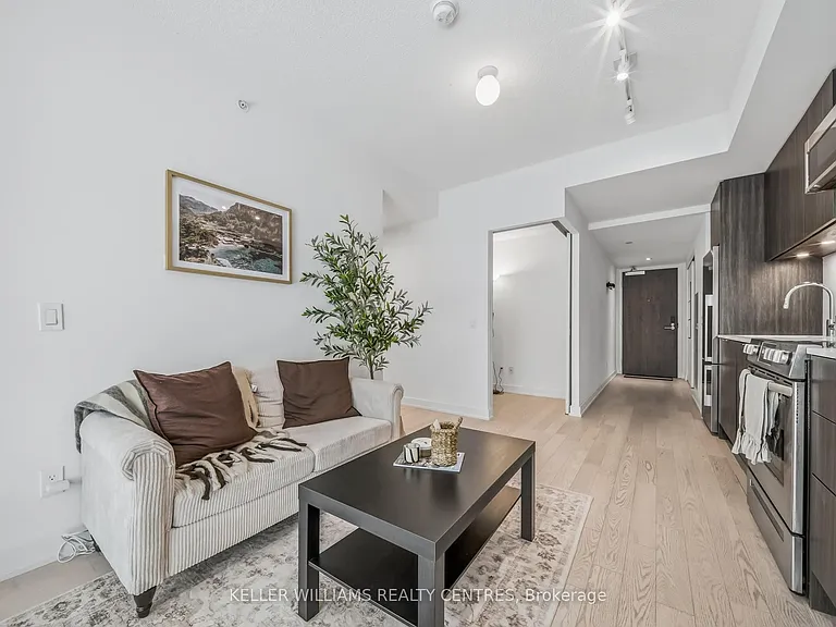 25 Richmond St E #704 — Photo 11