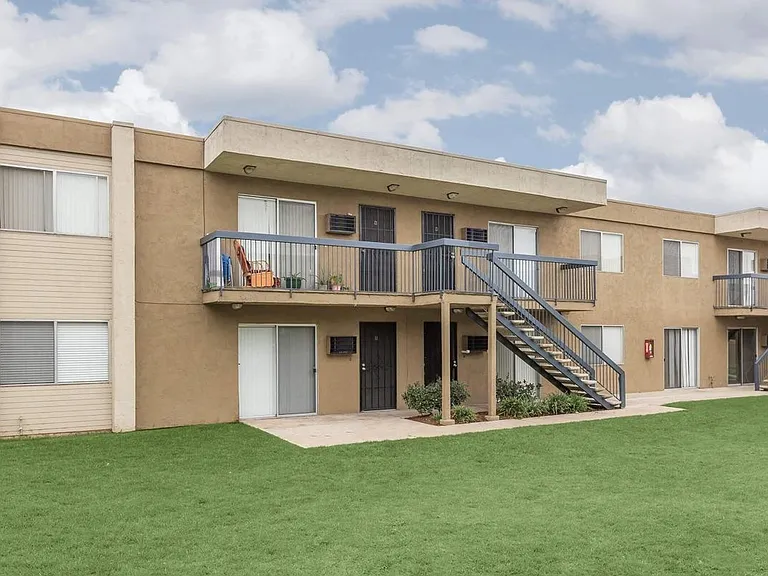 Sandalwood Apartments — Photo 10