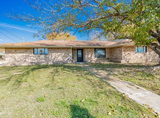 301 E Williams St, Bowie, TX 76230